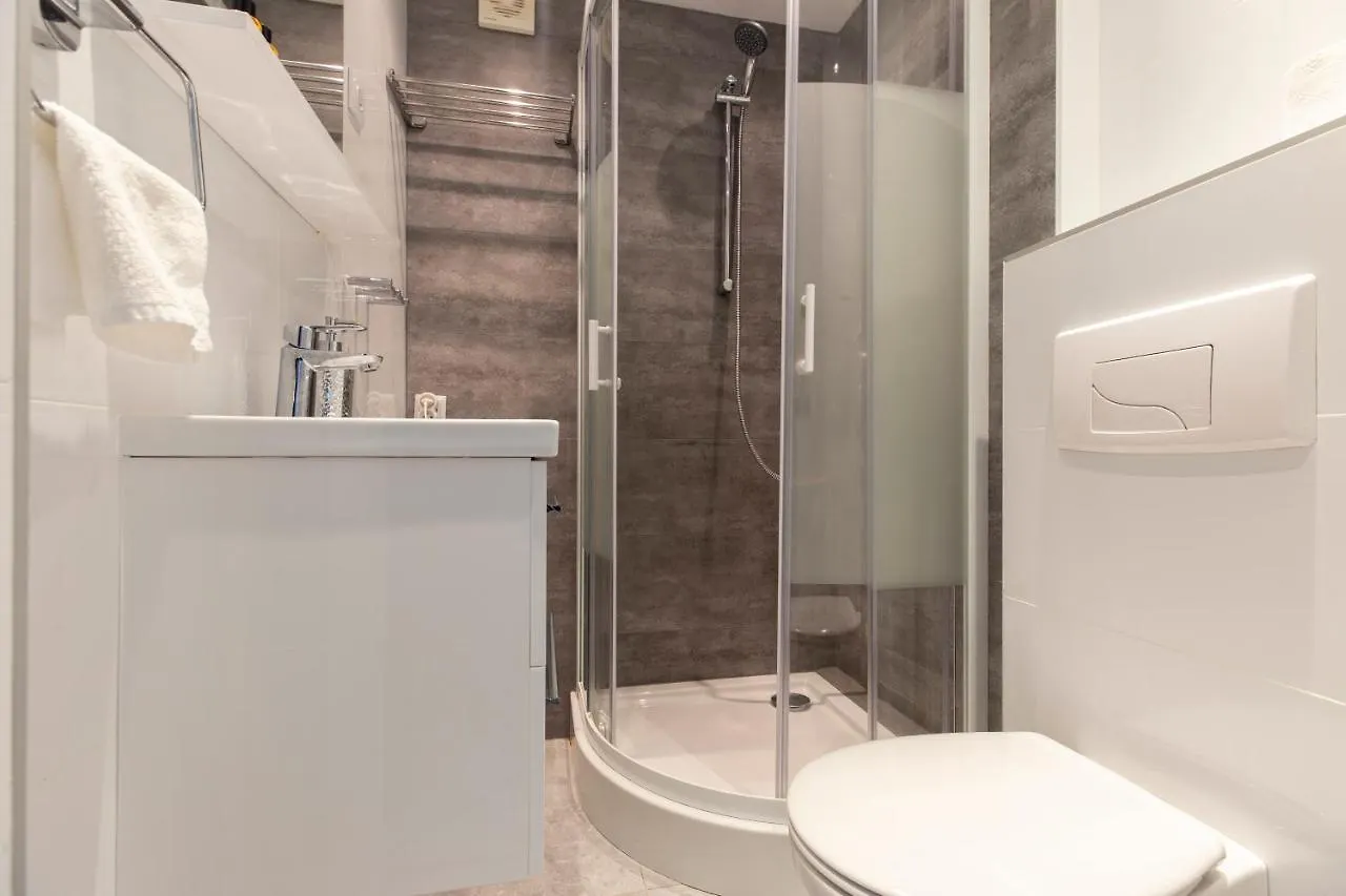 Ac And Fast Wifi Modern Big Studio Apartment Emilii Plater 55 Warszawa