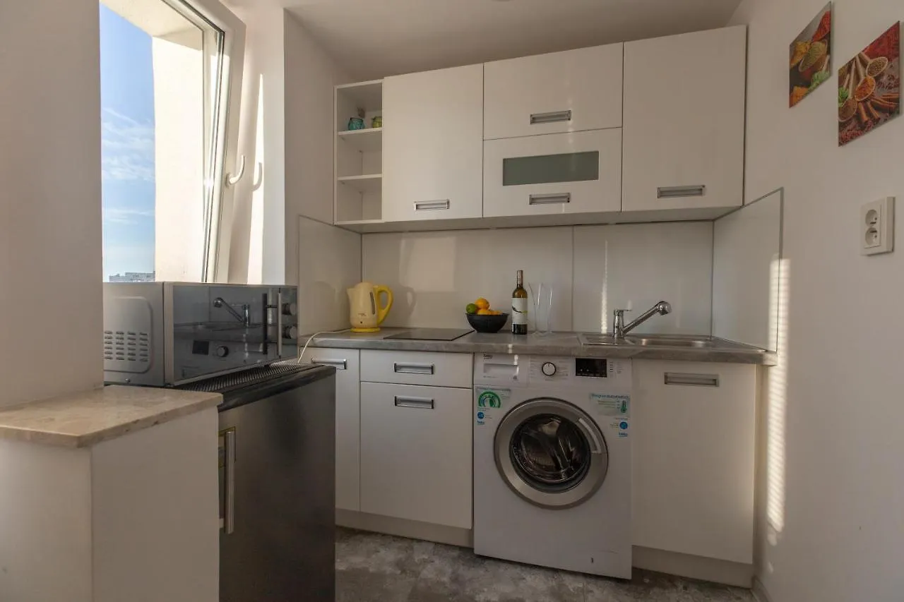 Ac And Fast Wifi Modern Big Studio Apartment Emilii Plater 55 Warszawa 0*,  Polen